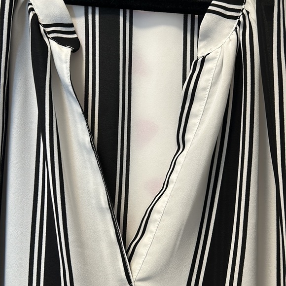 Olivaceous Black and White Vertical Striped Sleeveless V Neck Blouse Size Large - Picture 4 of 5